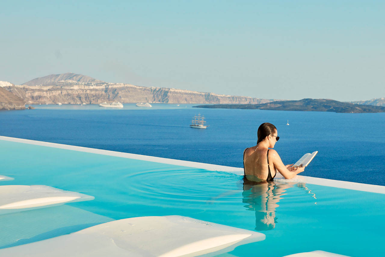 CANAVES OIA SUITES hotel in santorini